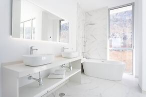 Crystal I Luxury Apartments