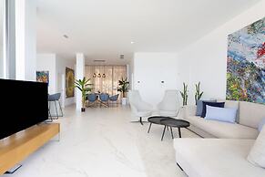 Crystal I Luxury Apartments