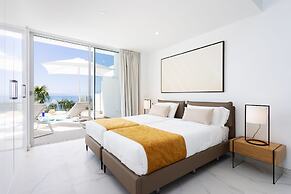 Crystal I Luxury Apartments