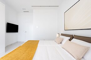 Crystal I Luxury Apartments