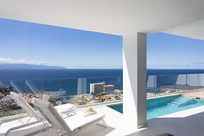 Crystal I Luxury Apartments