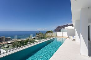 Crystal I Luxury Apartments
