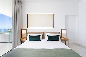 Crystal I Luxury Apartments