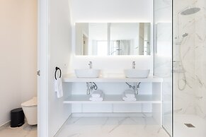 Crystal I Luxury Apartments