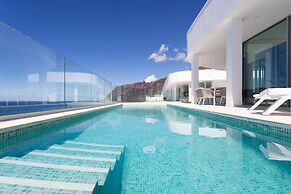 Crystal I Luxury Apartments