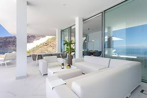Crystal I Luxury Apartments