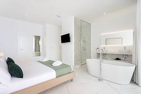 Crystal I Luxury Apartments