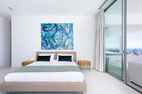 Crystal I Luxury Apartments