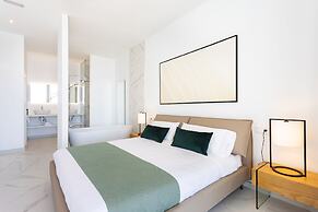 Crystal I Luxury Apartments
