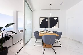 Crystal I Luxury Apartments