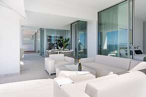Crystal I Luxury Apartments