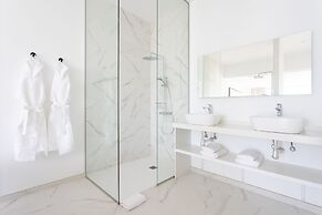 Crystal I Luxury Apartments