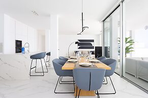 Crystal I Luxury Apartments