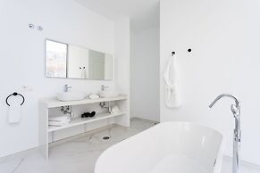 Crystal I Luxury Apartments
