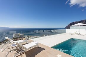 Crystal I Luxury Apartments