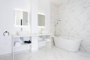 Crystal I Luxury Apartments