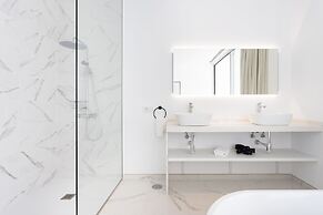 Crystal I Luxury Apartments