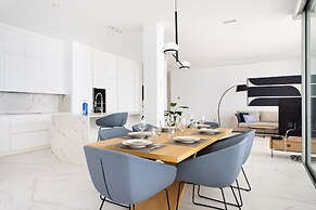 Crystal I Luxury Apartments