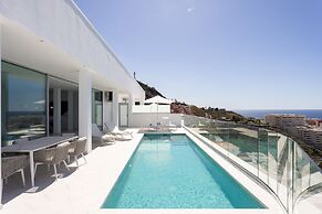 Crystal I Luxury Apartments