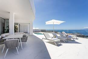 Crystal I Luxury Apartments
