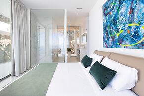 Crystal I Luxury Apartments