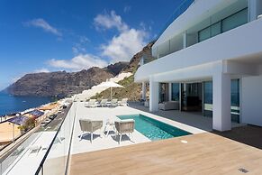 Crystal I Luxury Apartments