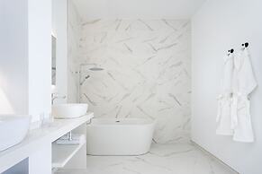 Crystal I Luxury Apartments