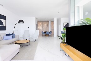 Crystal I Luxury Apartments