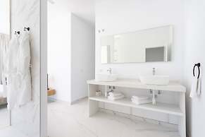 Crystal I Luxury Apartments