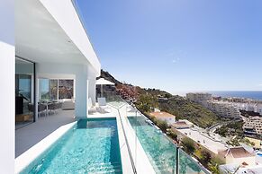 Crystal I Luxury Apartments