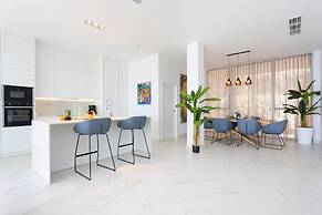 Crystal I Luxury Apartments