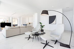 Crystal I Luxury Apartments