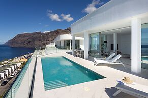 Crystal I Luxury Apartments