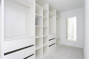 Crystal I Luxury Apartments
