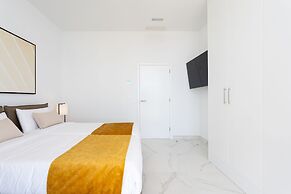 Crystal I Luxury Apartments