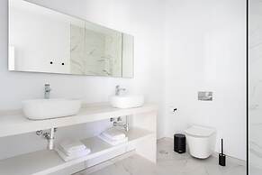 Crystal I Luxury Apartments