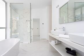 Crystal I Luxury Apartments