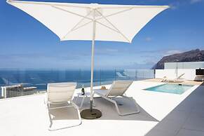 Crystal I Luxury Apartments