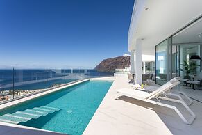 Crystal I Luxury Apartments