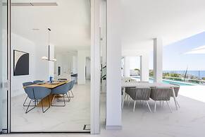 Crystal I Luxury Apartments
