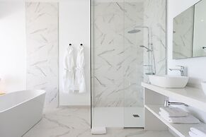 Crystal I Luxury Apartments