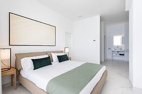 Crystal I Luxury Apartments