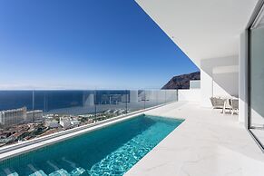 Crystal I Luxury Apartments