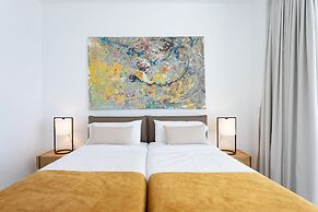 Crystal I Luxury Apartments
