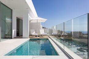 Crystal I Luxury Apartments