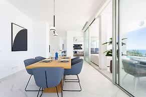 Crystal I Luxury Apartments