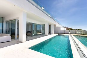 Crystal I Luxury Apartments