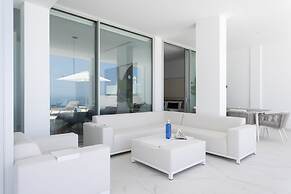 Crystal I Luxury Apartments