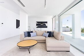 Crystal I Luxury Apartments