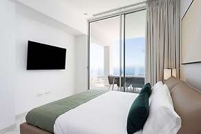 Crystal I Luxury Apartments